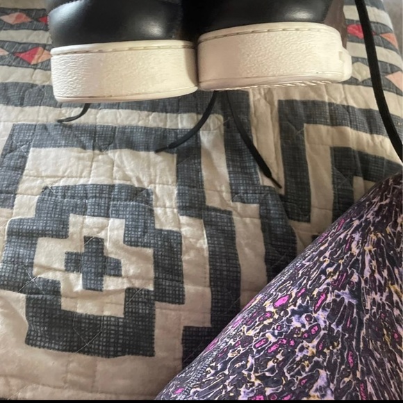 Louis Vuitton Front row Low Sneakers - Picture 2 of 11